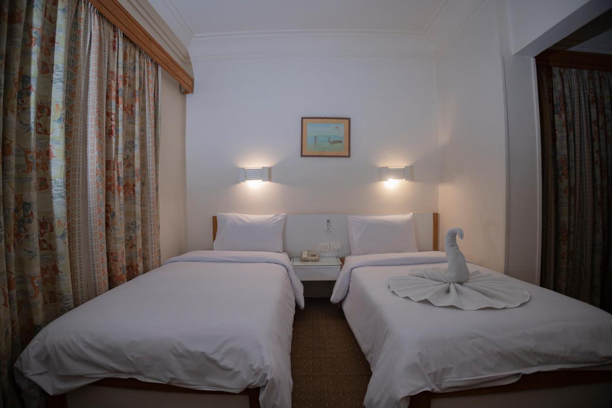 Cleopatra Hotel Aswan Bagian luar foto
