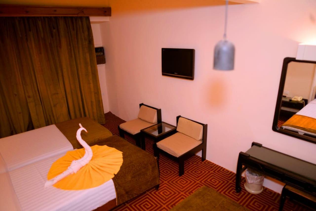 Cleopatra Hotel Aswan Bagian luar foto