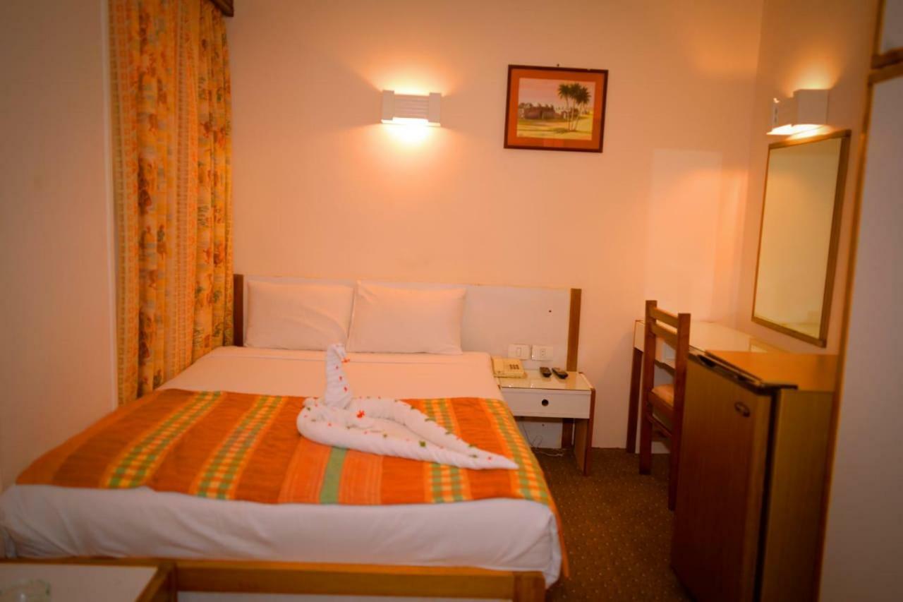 Cleopatra Hotel Aswan Bagian luar foto