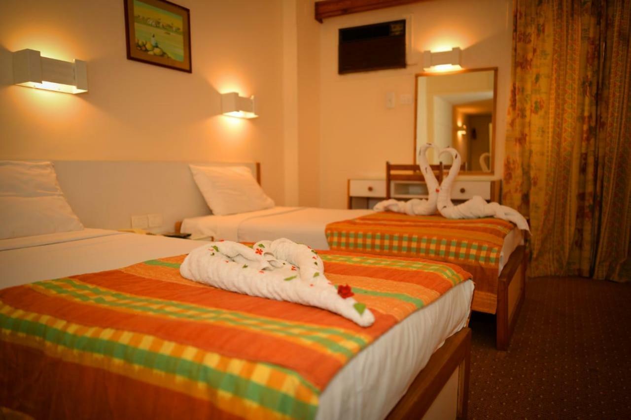 Cleopatra Hotel Aswan Bagian luar foto